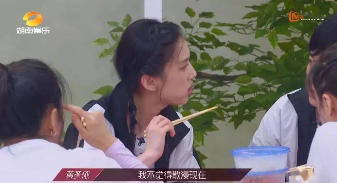 少奶奶|黄圣依又被骂上热搜！她那嘴到底能不能闭上？？？