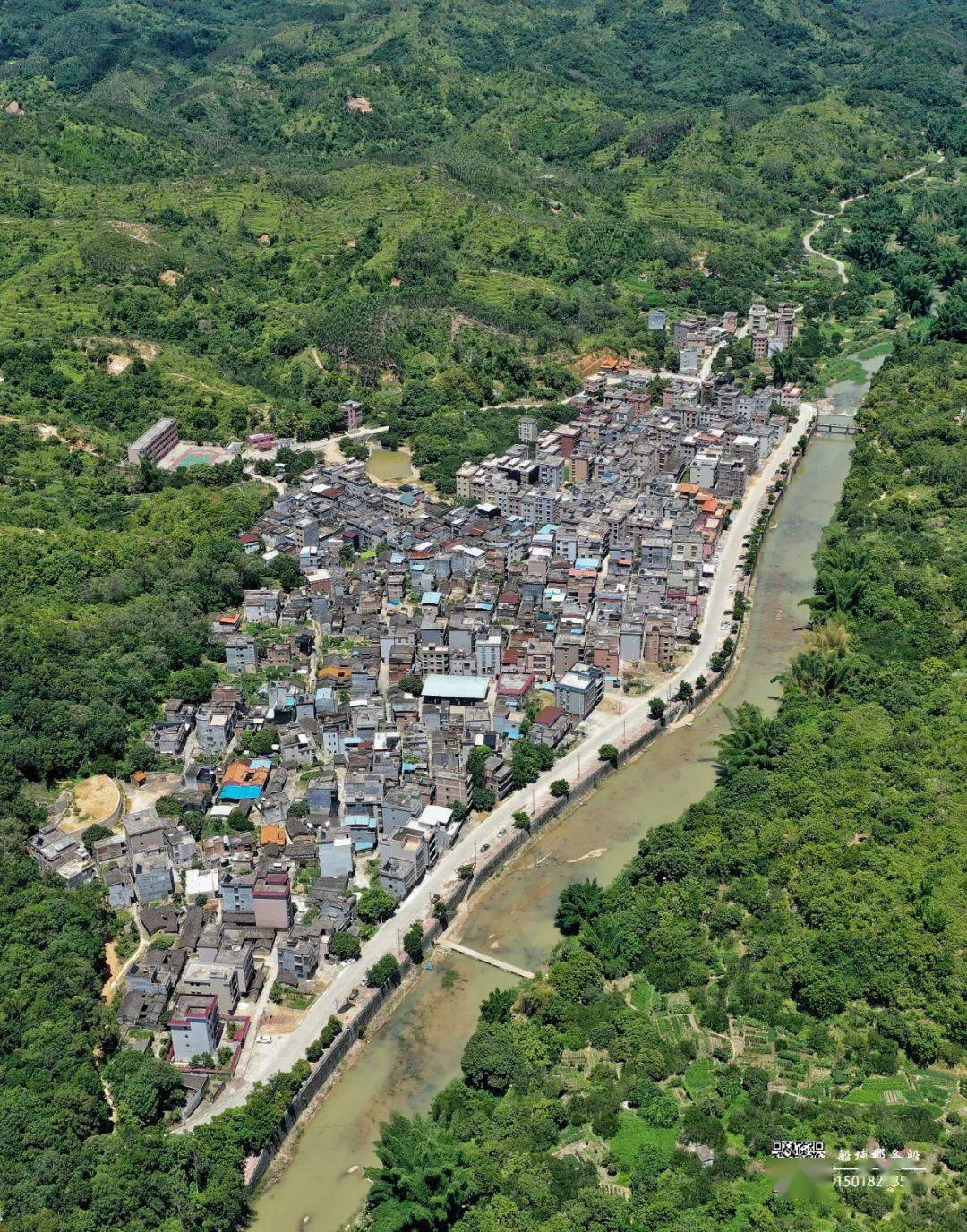 最新航拍!船埔镇天青村全景高清大图,快来找找你家的楼房.