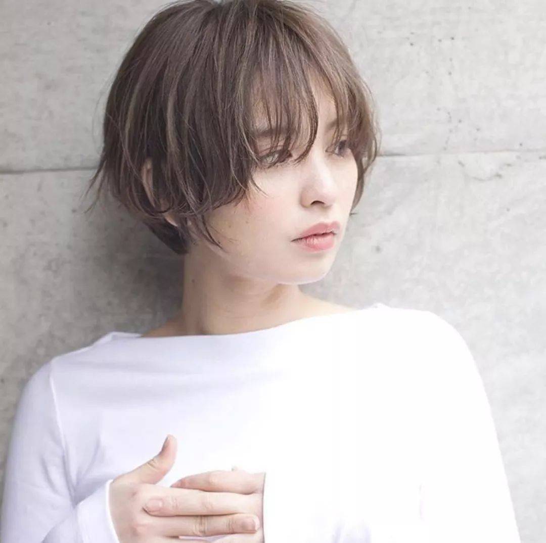发型|22款热门日系发型告诉你：短发与刘海更配！