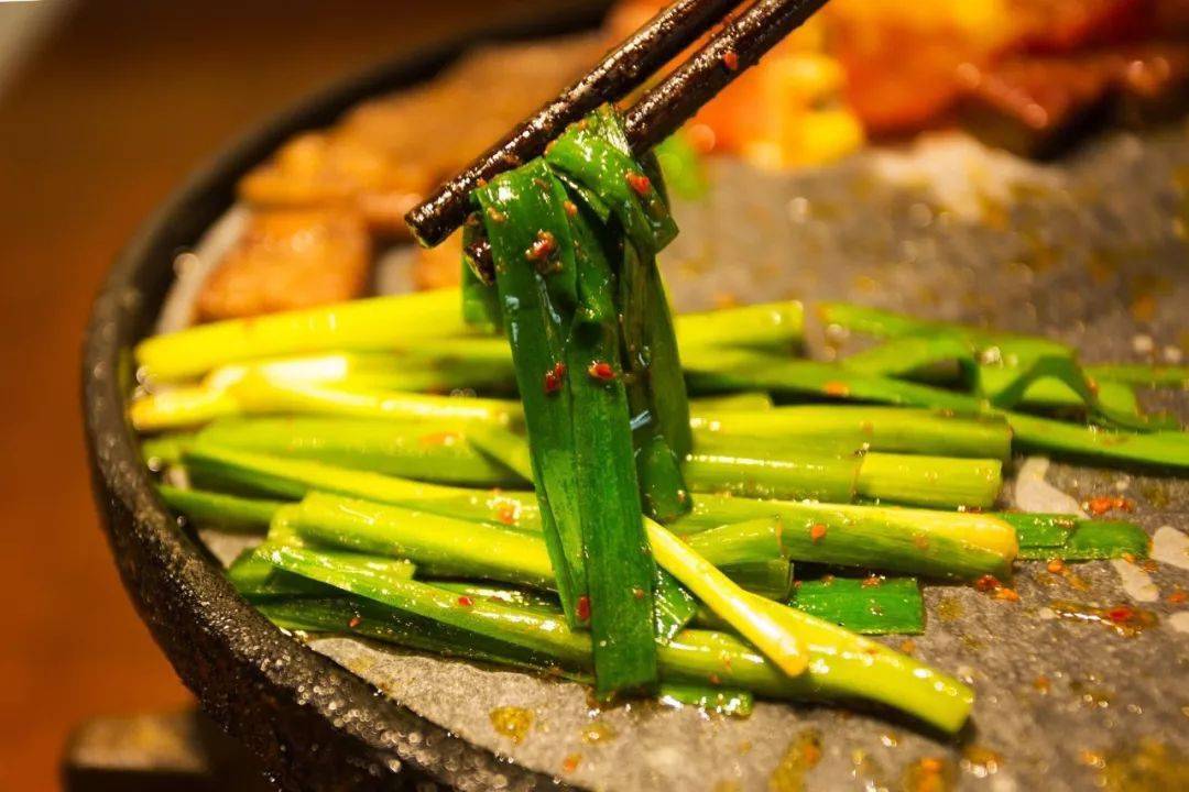 五花肉|酥嫩爆汁！【火遍长沙的“网红烤肉”】78元抢门市价235元 柒酒烤肉 3-4人餐！现切现拌