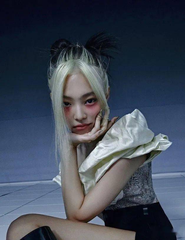 美甲|?新趋势：身上衣服几十万，手上戒指几百块