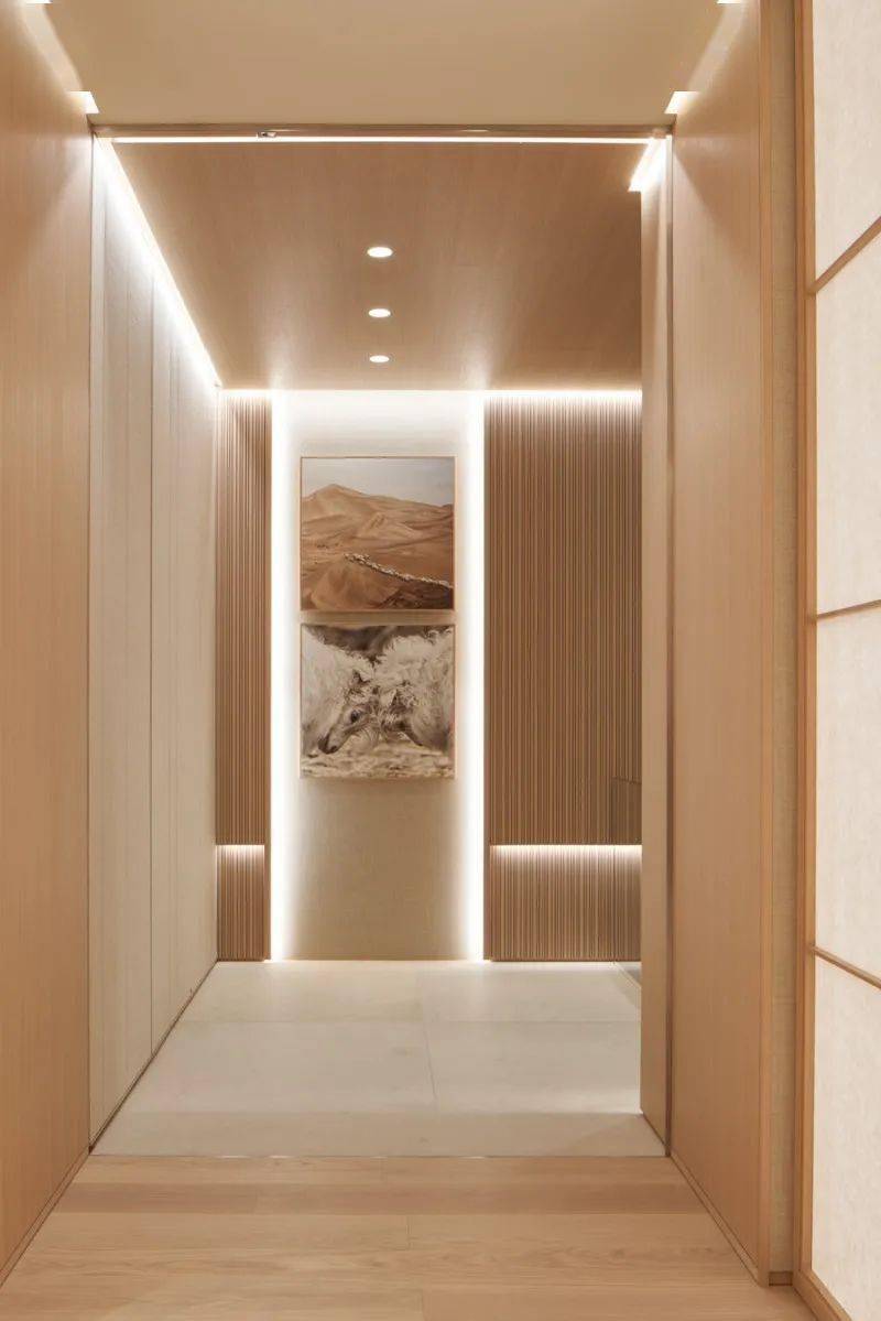 银座|LVMH 在东京银座的两个奢侈品店,丝般金属和水晶玻璃,各有各的高级