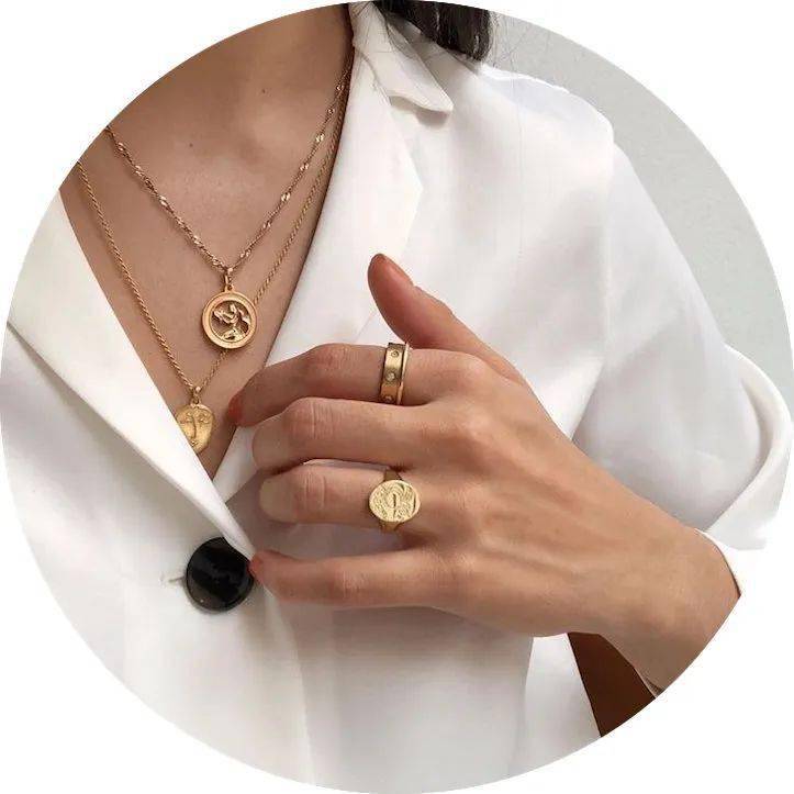 项链|也许你和万茜 泫雅 Jennie衣品的距离，只差这几件配饰的运用！