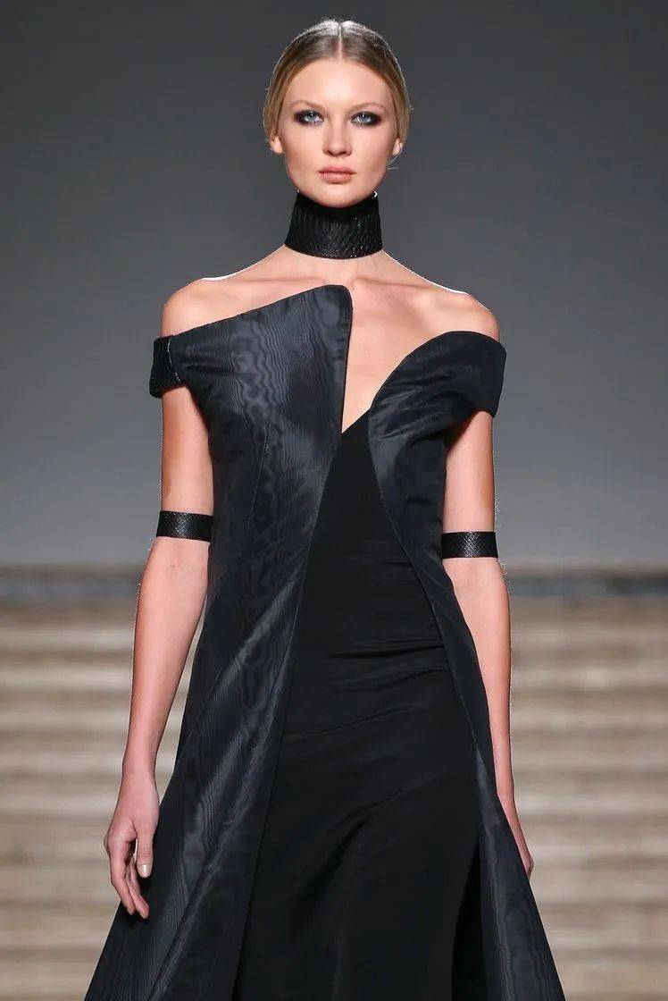 高定|美中带飒！对决于每一寸肌肤的高定细节，赋予了女性之美的全新定义