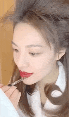 平价|1块钱元的眉笔、2块钱的假睫毛...化妆师才知道的平价好物，通通告诉你