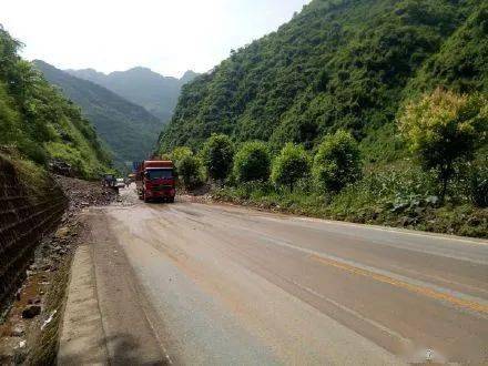 强降雨又让镇雄多条道路中断_罗坎