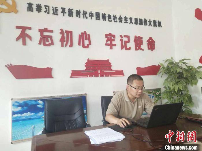 扶贫|（图文）山西驻村第一书记翟冠军：扎根农村助力“精准扶贫”（5张）