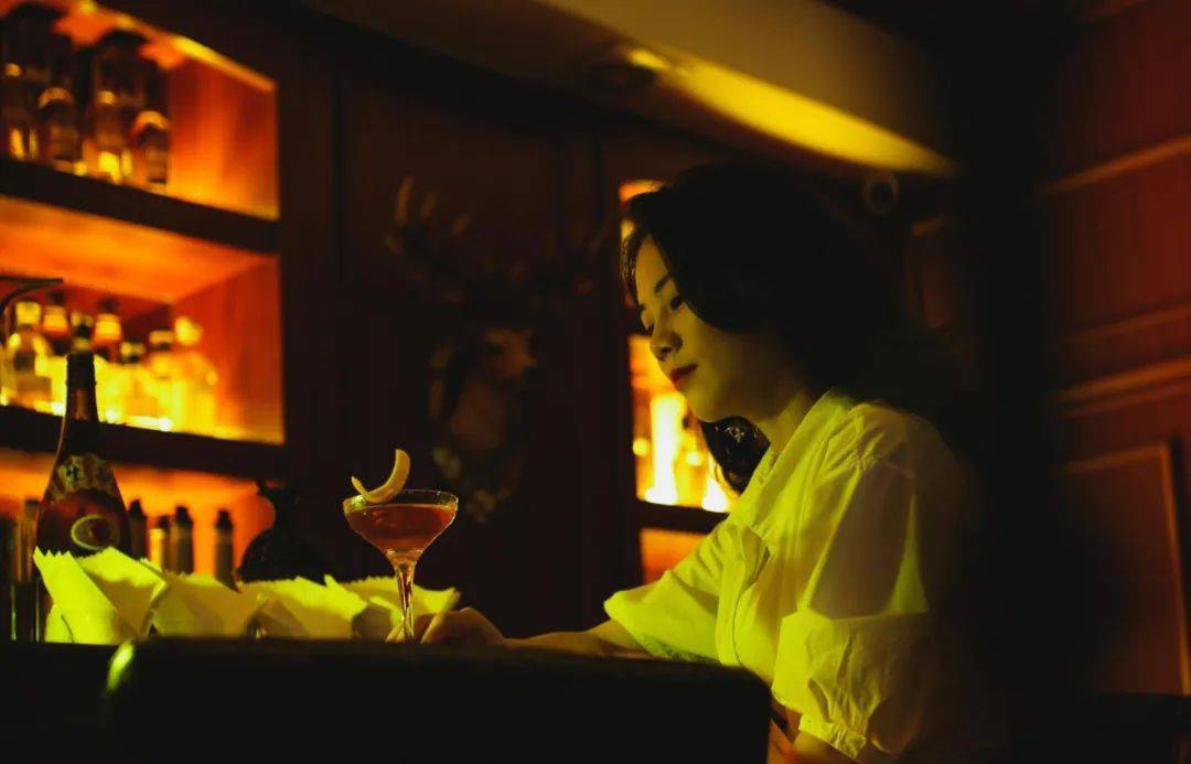 梧州最"能藏 的鸡尾酒bar,黄昏才现身,现在要请全梧州人免费喝鸡尾