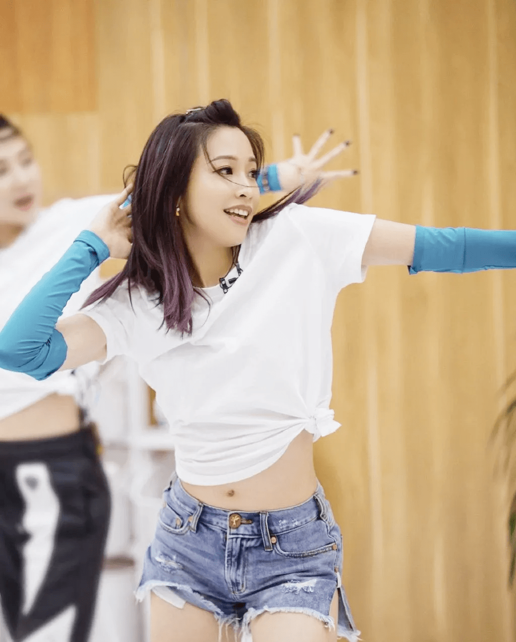 头发|不吹不“黑”，挑着染正当红！