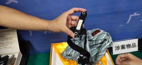 针孔|想逃？孕妇举报后，车长锁车抓人！画面太解气