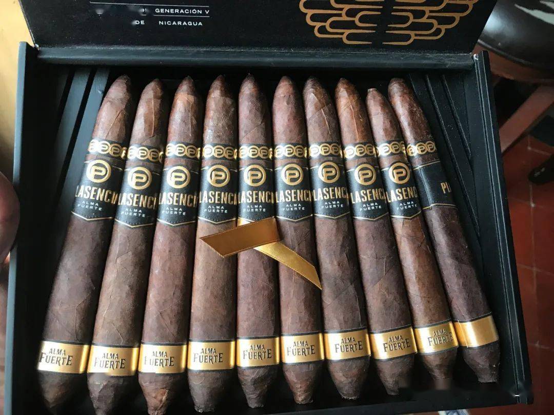 Alhambra Coronas Sumatra 7——菲律宾吕宋雪茄初尝 - 雪茄交流 - 烟悦网论坛