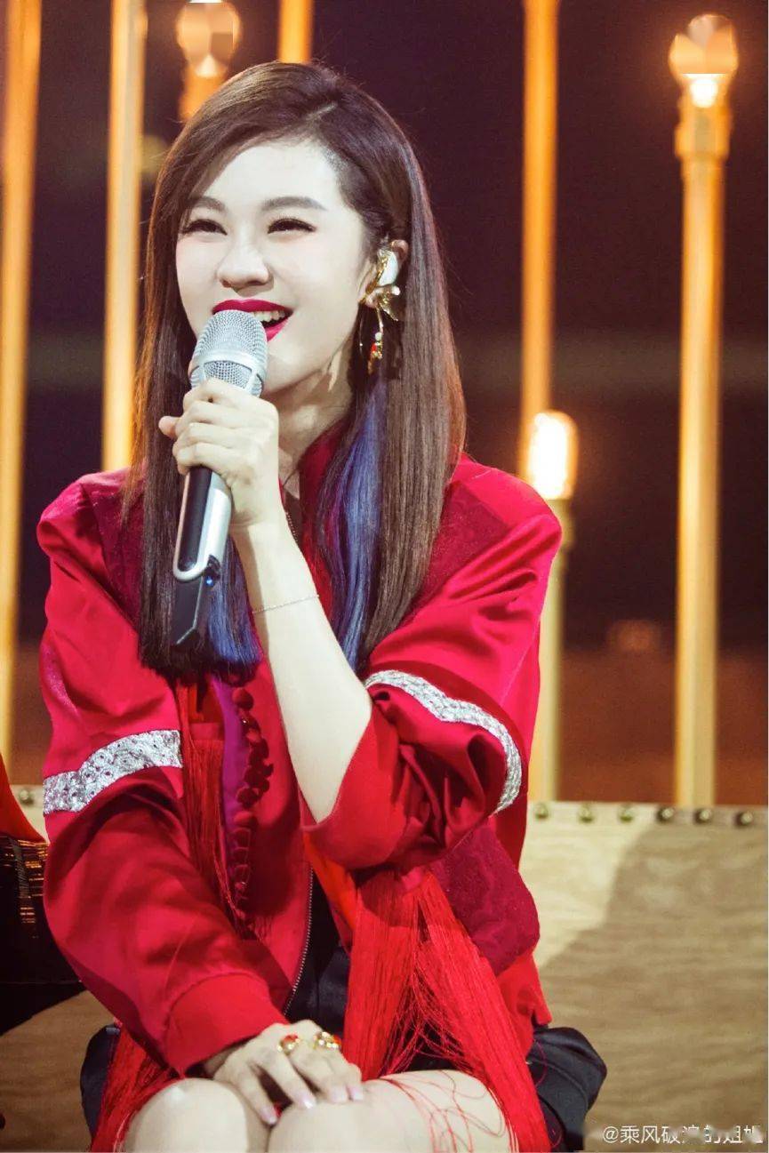 头发|不吹不“黑”，挑着染正当红！