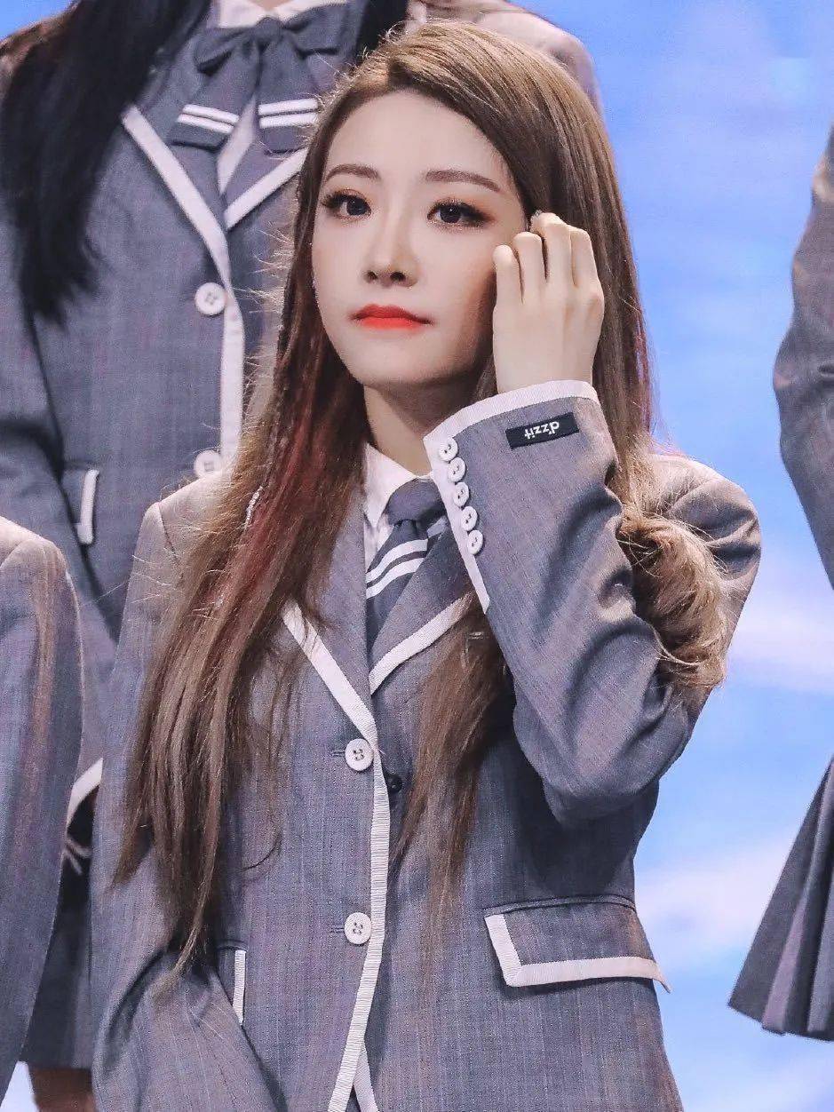 slay|lisa、jennie、虞书欣“拍了拍”你，就问这些slay的发色发饰你们可吗？