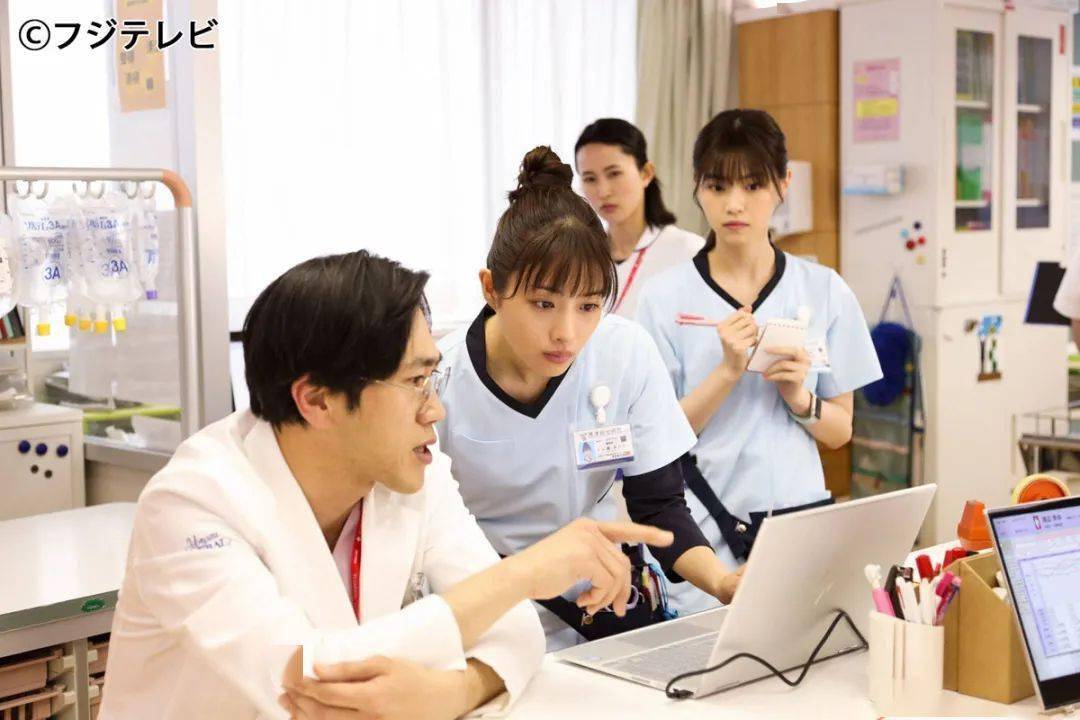 图片|除了新歌,蕾哈娜就连护肤品都为我们准备好了 | 美妆周盘点