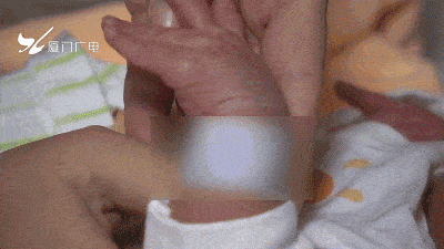 附属|紧急！中山医院门口有产妇要生了！还好有他们...