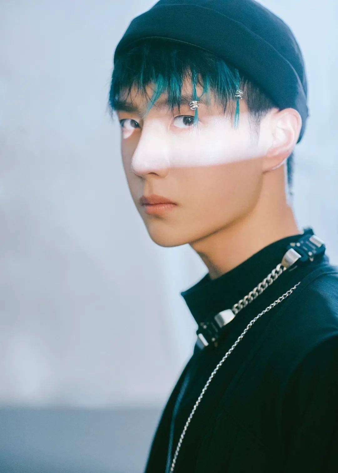 发型|王一博又解锁了新妆发？我宣布男明星在美容方面比女生还用力！