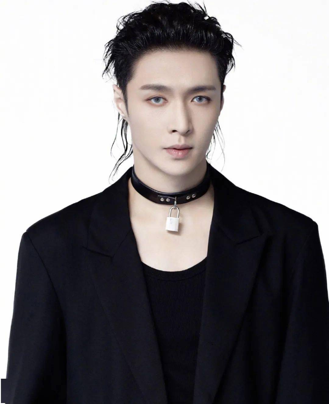 发型|王一博又解锁了新妆发？我宣布男明星在美容方面比女生还用力！