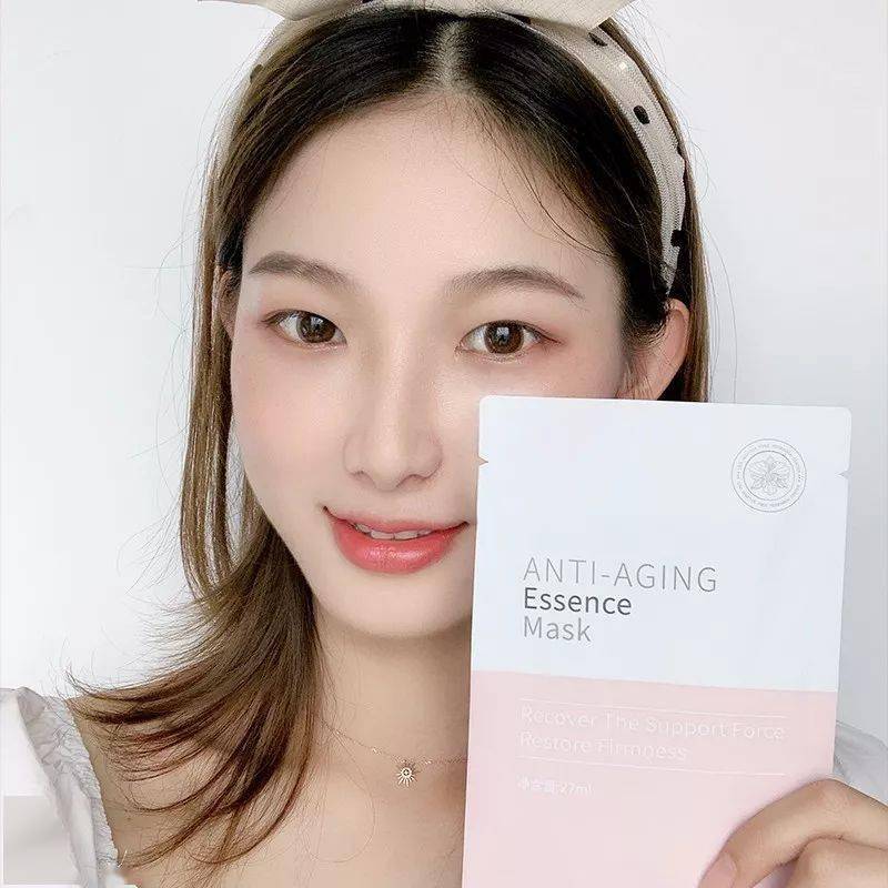 鲜肉|“少女脸”奶奶惊艳全球,61岁又泡到28岁鲜肉,网友:好狠,这女的!