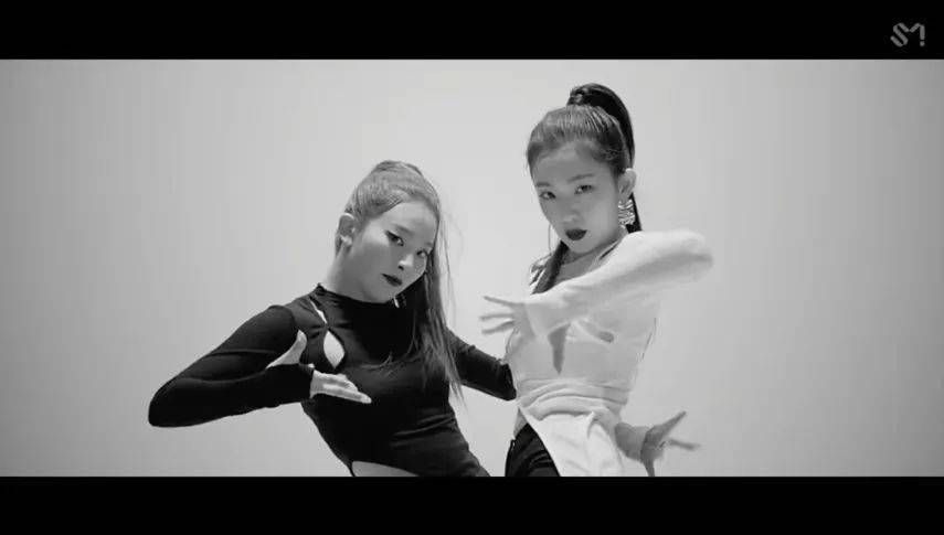 单眼皮|裴珠泫&姜涩琪小分队营业！谁说单眼皮没有春天？