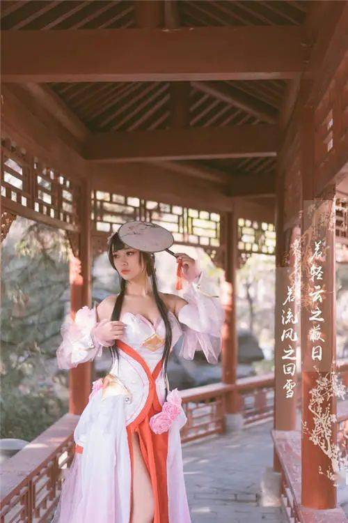 王者cosplay去衣图:真人版cos去衣图