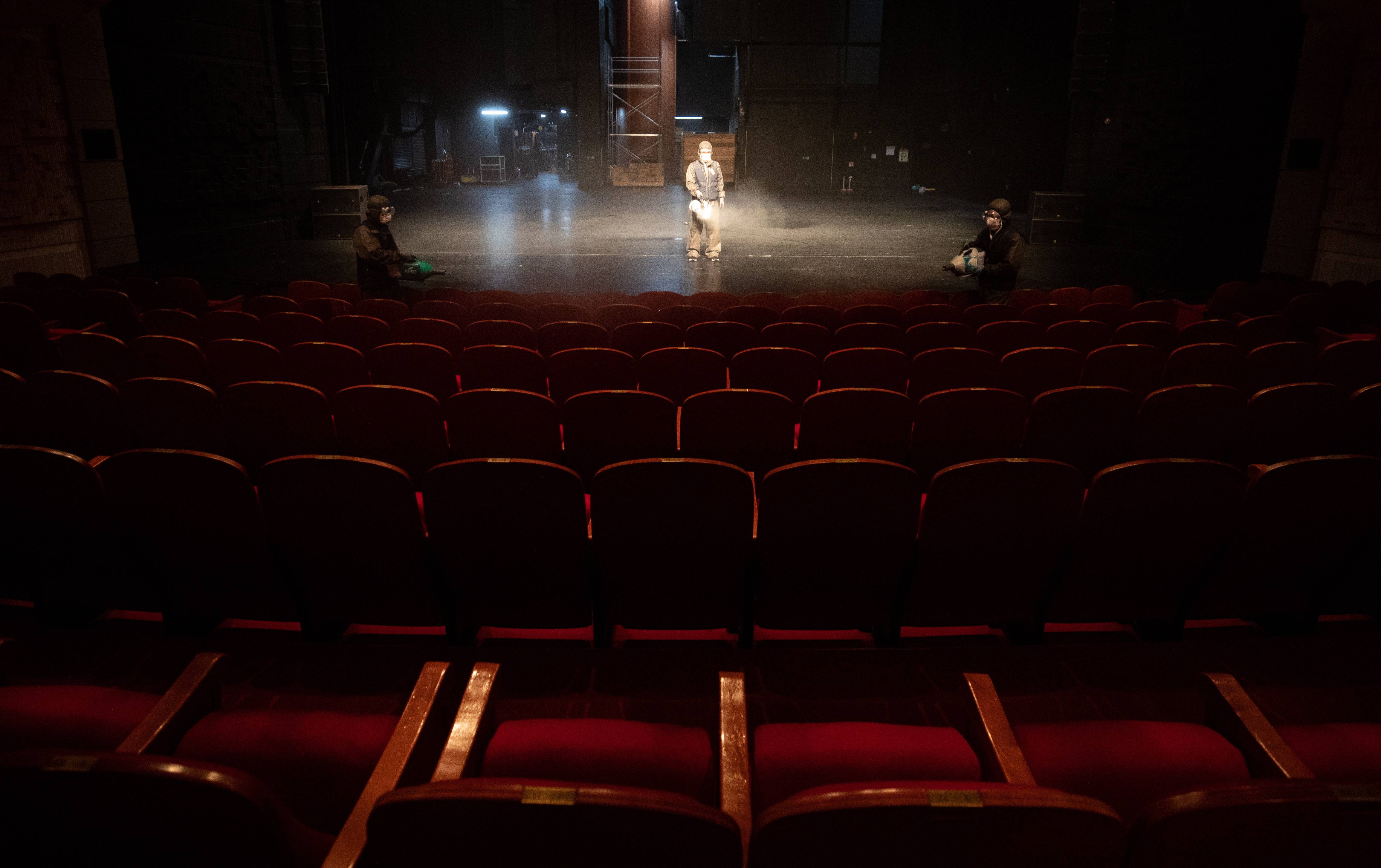 新华社|给剧院消毒