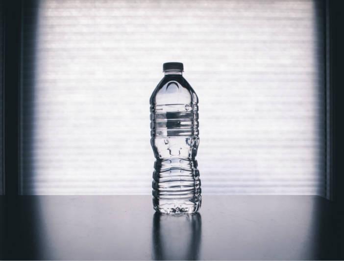 雀巢|银鹭和瓶装水摆上货架，不断“卖卖卖”的雀巢在打什么算盘？