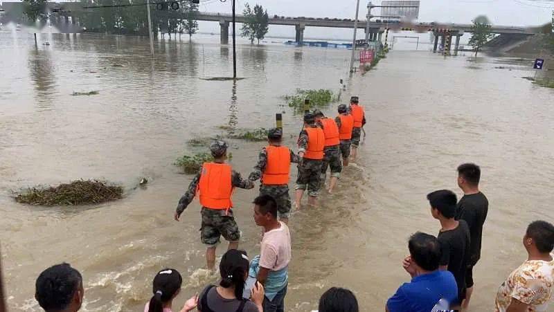 王家坝界首应急连在冲锋