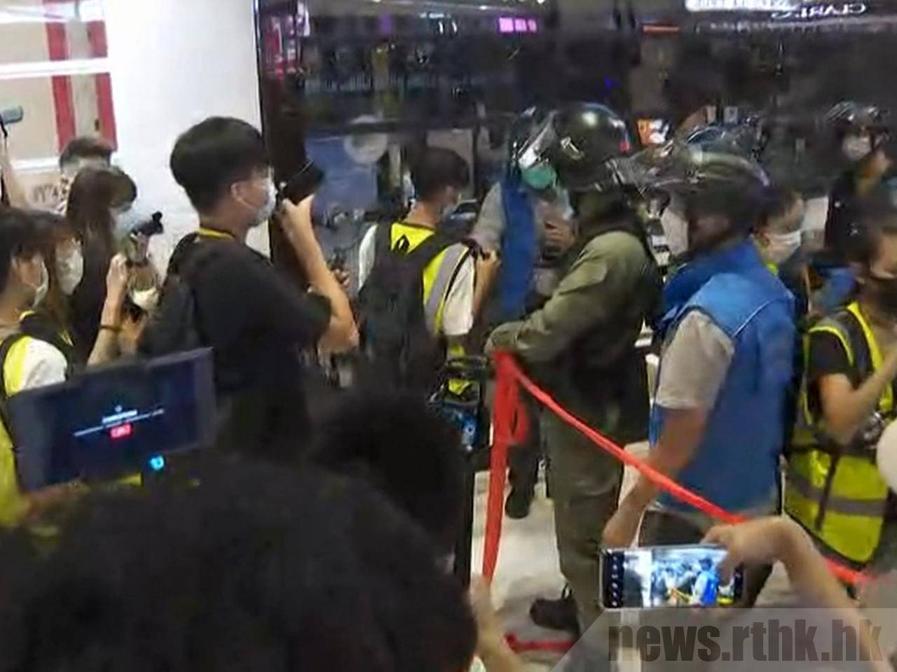 警告|香港元朗商场内，紫旗警告！