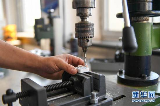 颜麟蕴|吉林长春：机场电梯无接触按钮上线