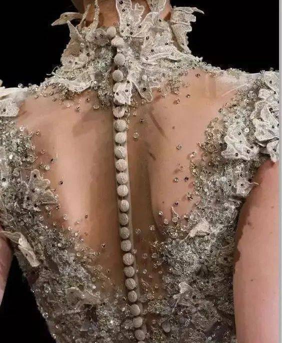 服装|时装秀场上美到窒息的"背影杀杀杀杀手"?神仙设计师俘获芳心的秘诀就是不放过任何一个细节!