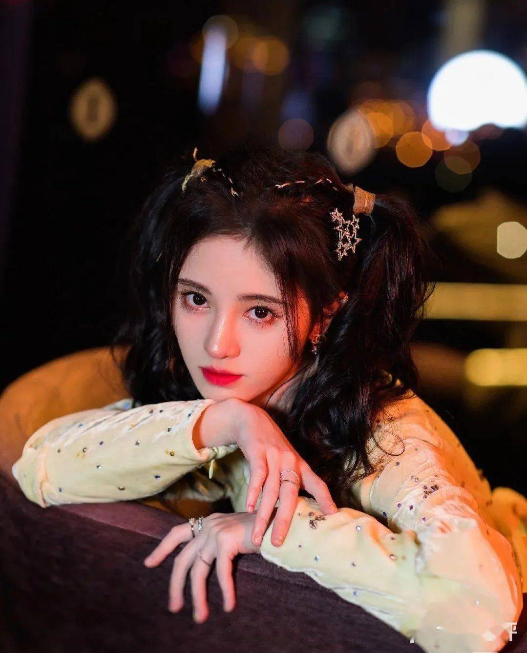 别再说自己脸型不适合双马尾了,杨幂,虞书欣教你怎么扎!