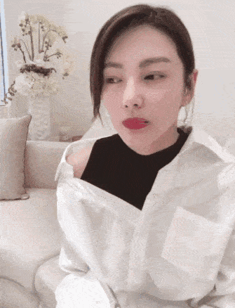 闲置|伊能静卖“原味”T被追着骂？扒完她的土味闲鱼，我却黑不动了……