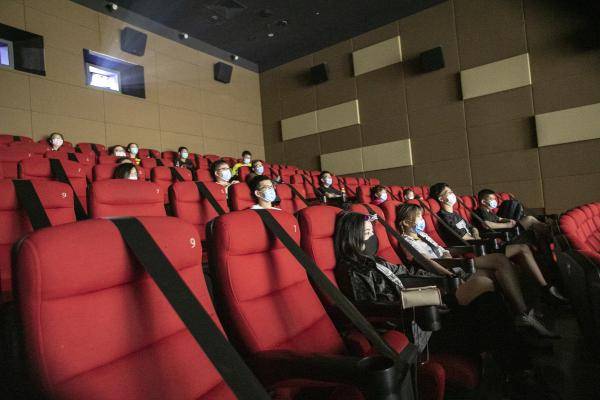 营业|低风险地区影院复工营业 全国首日票房超350万元