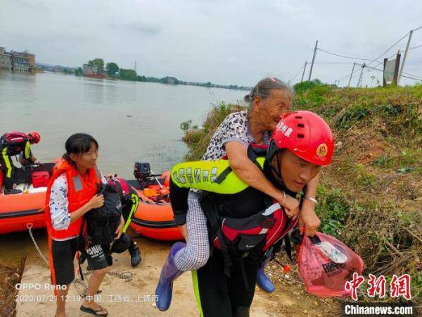 救援|福建消防驰援江西 搜救鄱阳被淹村庄