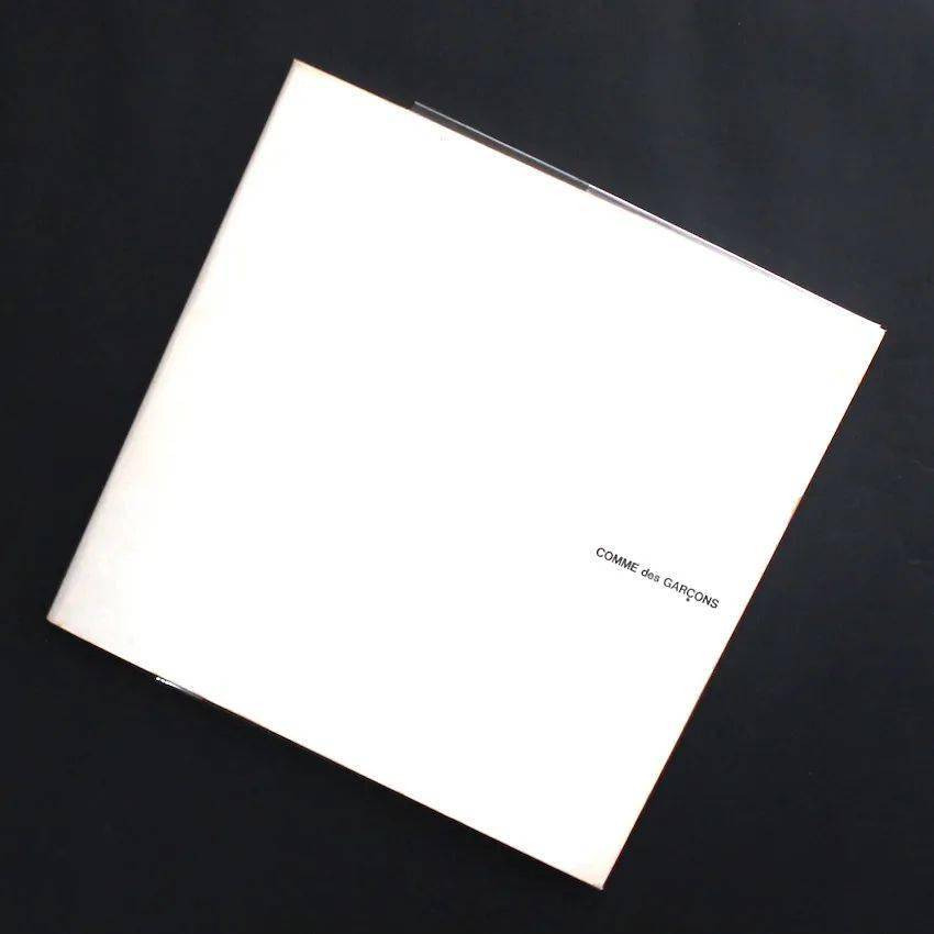 Simons|你愿意花一件单品的钱买一本品牌档案吗？