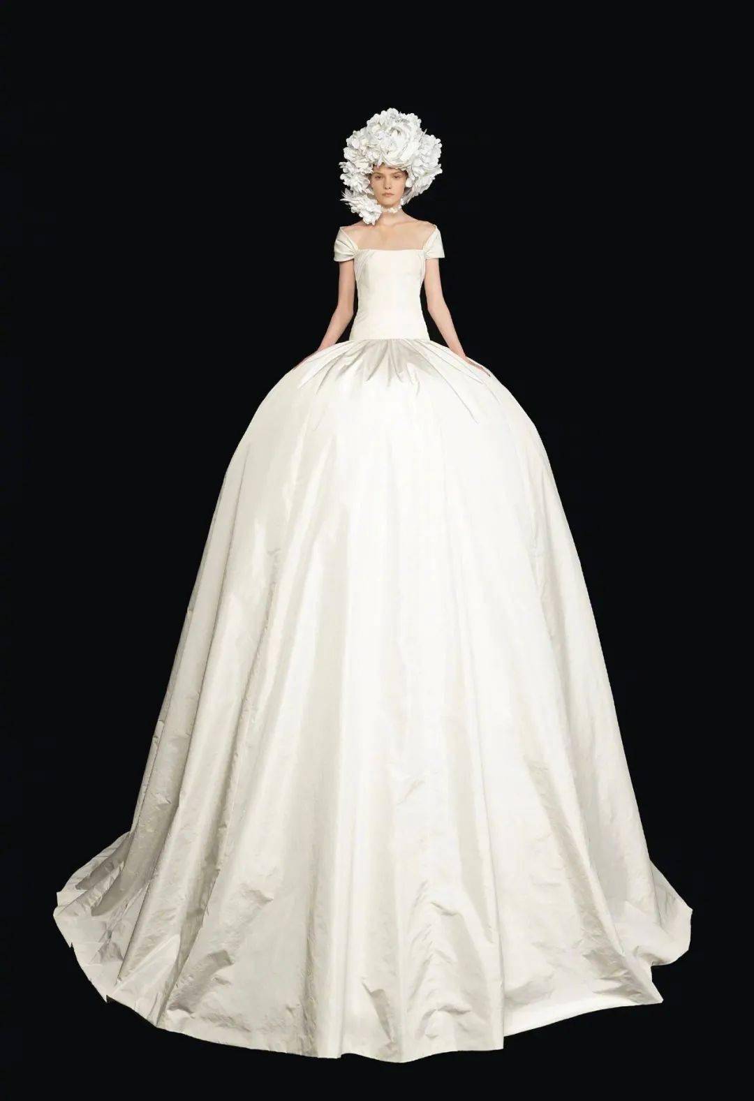 时装|如梦如幻的歌剧魅影,即使不闭上双眼也能看见梦,这一季Valentino高定系列美哭了!