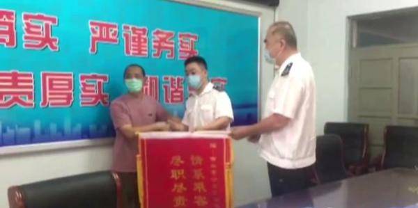 教科书|乘客突然晕倒，公交司机这波操作堪比“教科书”