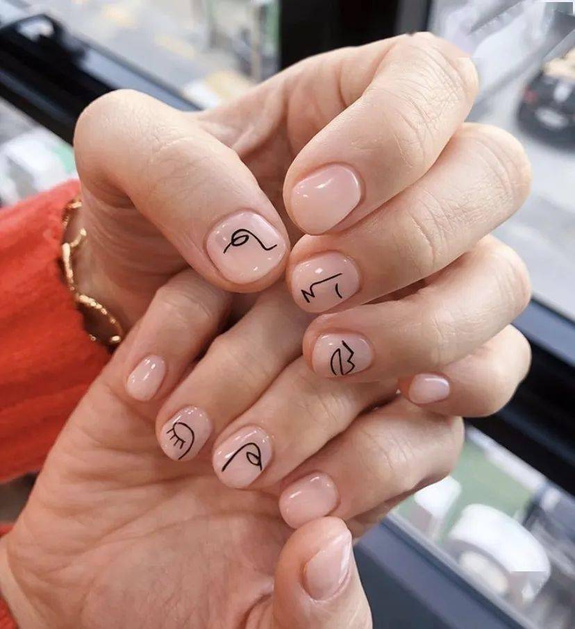 指尖|潮流美甲，藏在指尖的优雅艺术