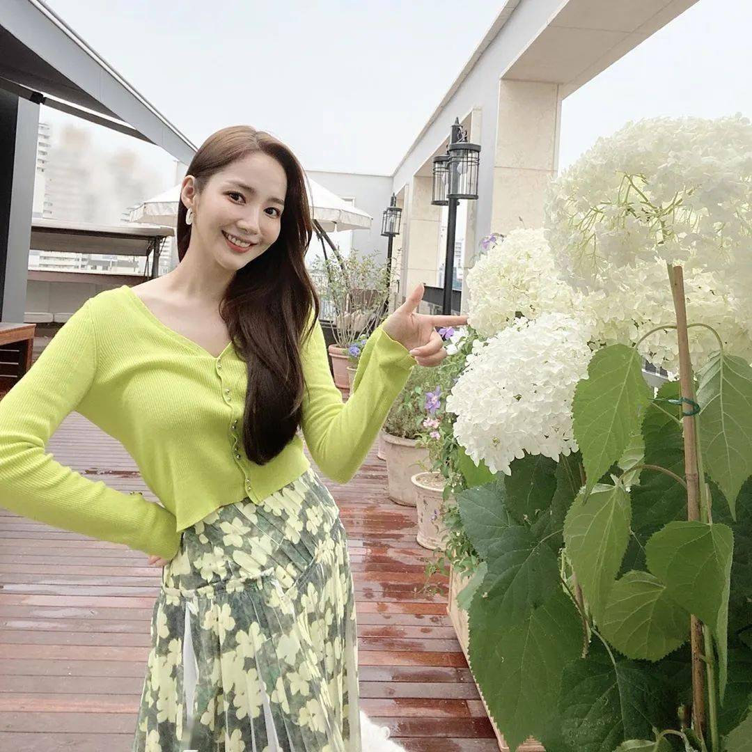 香水|不知道选什么香水？跟着欧阳娜娜、赵露思、关晓彤……购买就行了