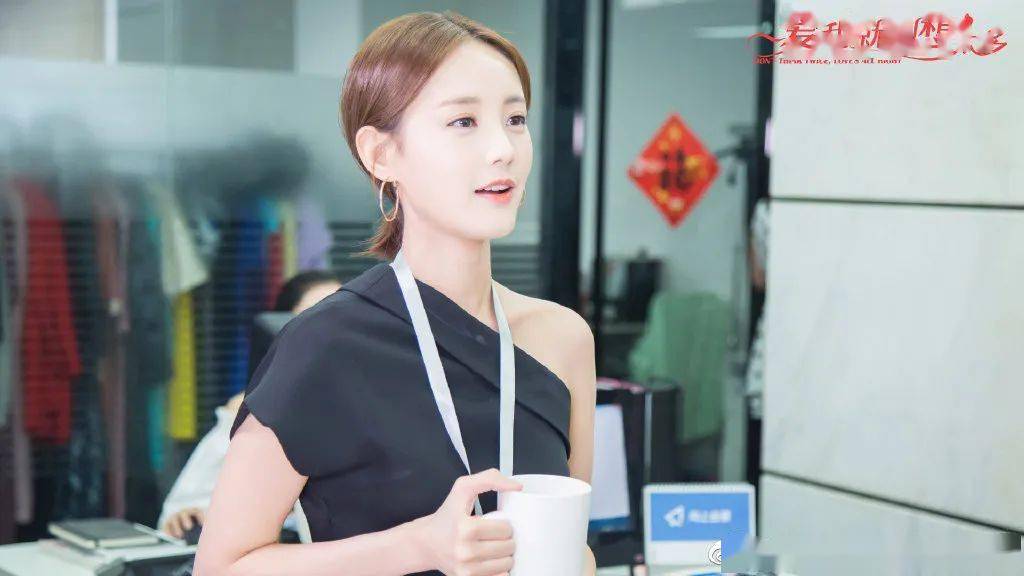 衬衫|潮搭汇丨《爱我就别想太多》李一桐“轻职场”穿搭