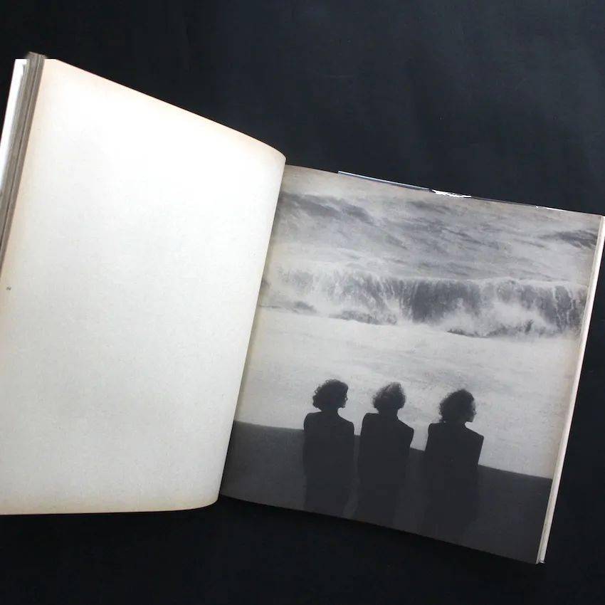 Simons|你愿意花一件单品的钱买一本品牌档案吗？