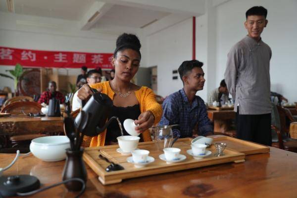 培训|昆明高校为留学生培训技能丰富文化生活