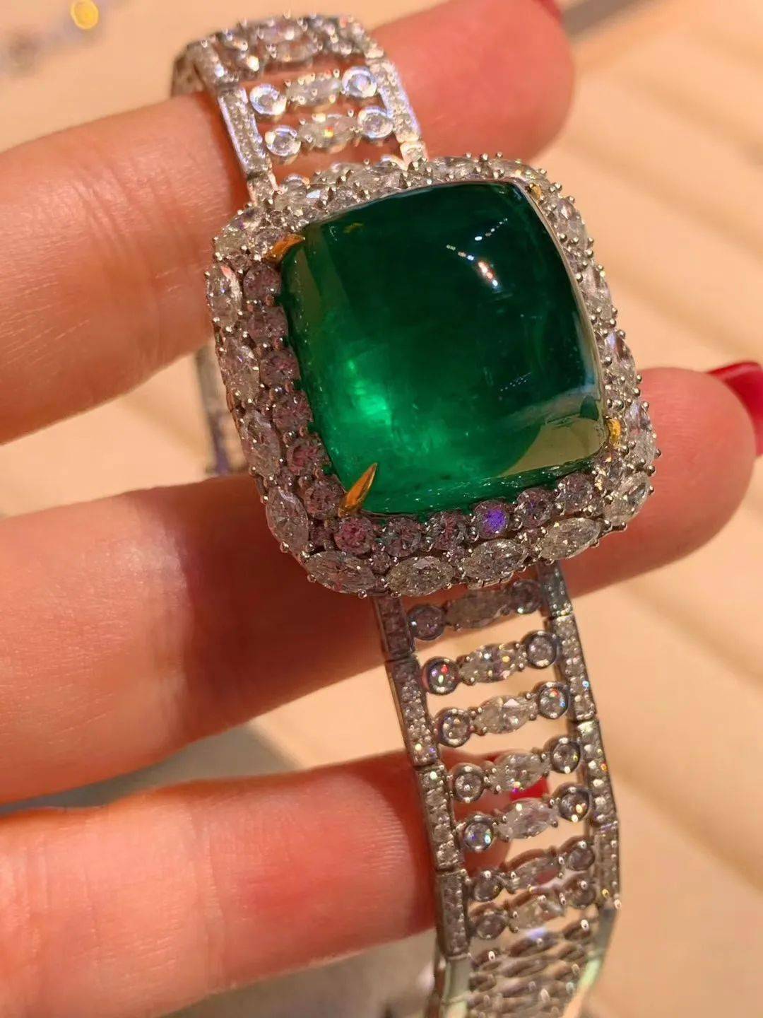 突破|黄金涨至1870美元上方 可能突破2000美元大关