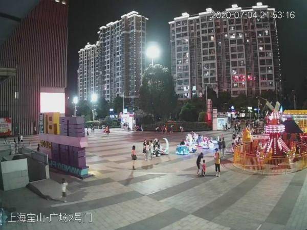 放假啦!萌娃结伴出游不慎走失 民警路人齐伸援