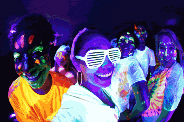 july.25 | w-winglive #fluorescent party 带您正确打开暑假模式