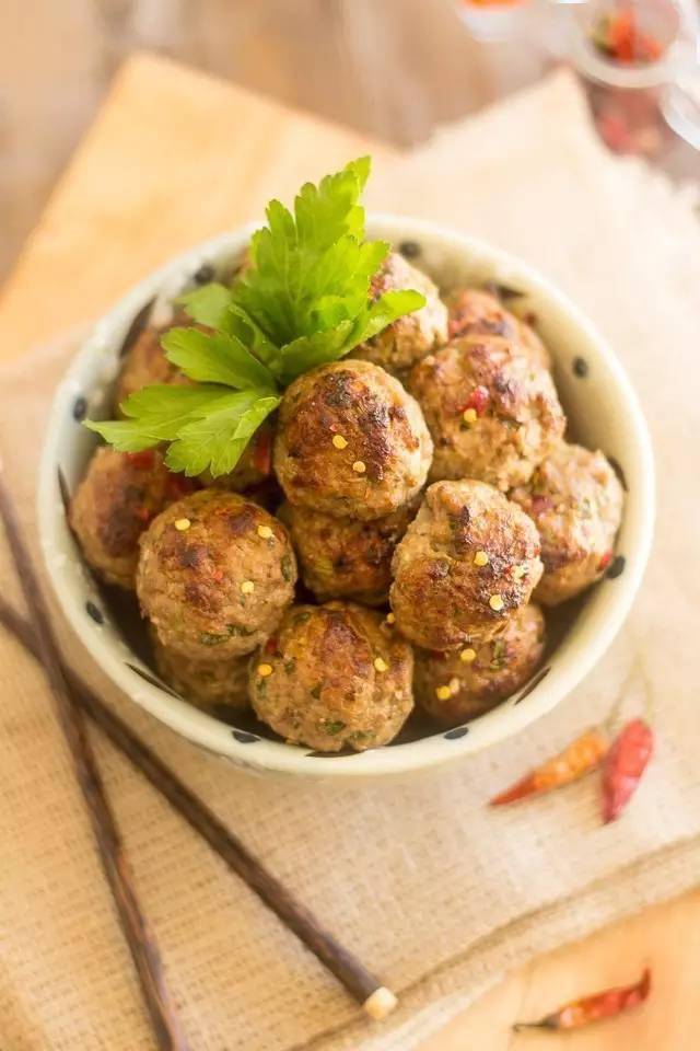 调料|好吃到逆天啦！自制肉丸原来这么简单！香软弹牙、唇齿留香