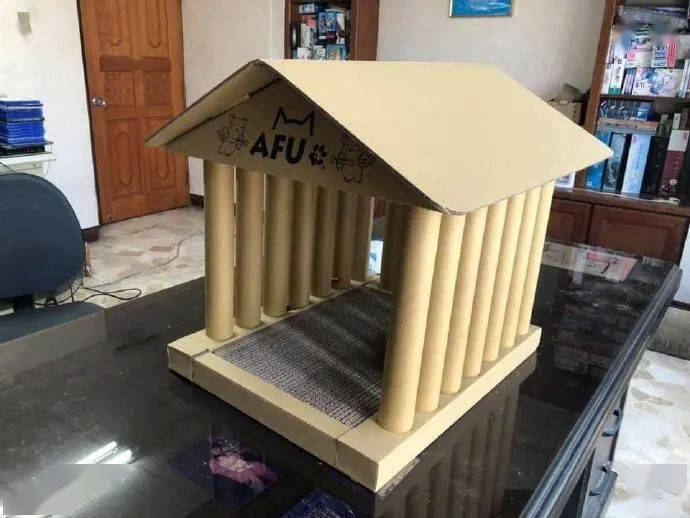 用纸壳给猫盖了个宫殿,被猫看到后,不到10秒就变成了这样!