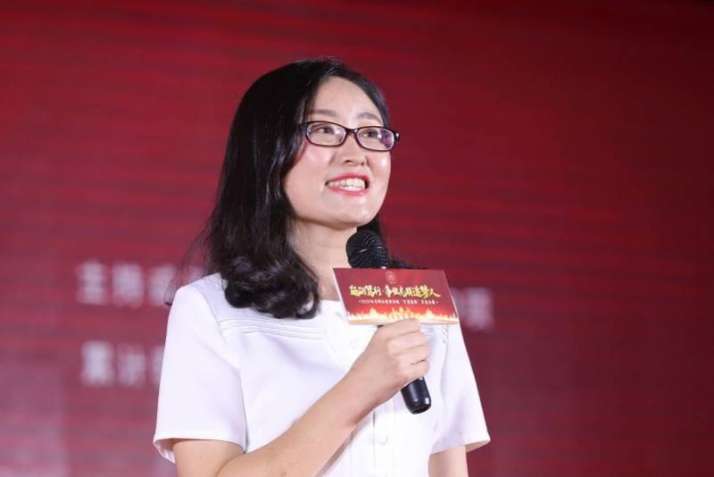 张海东|深圳光明区年度教师出炉，22岁硕士毕业，思政执教十二年