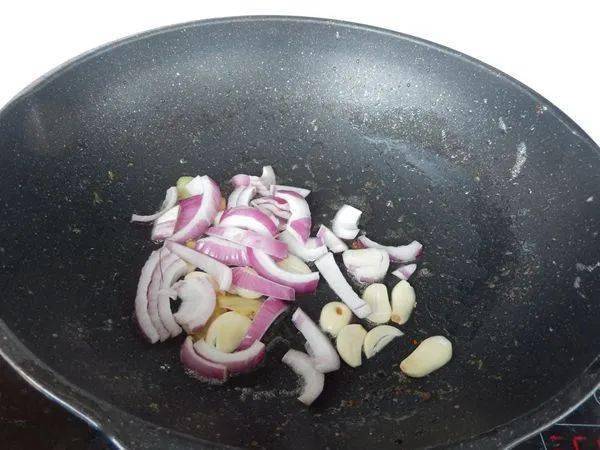 芹菜|每日一菜 | 家常干锅排骨