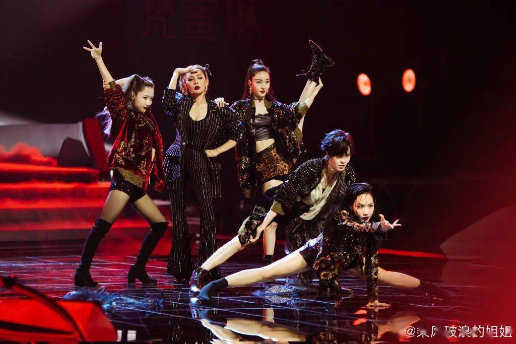 包品|许幻山，睁大眼睛看看你衣品完美包品完美双商俱佳的顾佳！